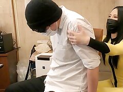 綺麗系な女の子からくすぐり責めにされました…！椅子に拘束されて逃げ場もありません…