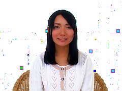 平成7年3月31日生まれ 業界最年少の沖縄娘が顔を真っ赤に染めて処女喪失 与那嶺さくら 18歳